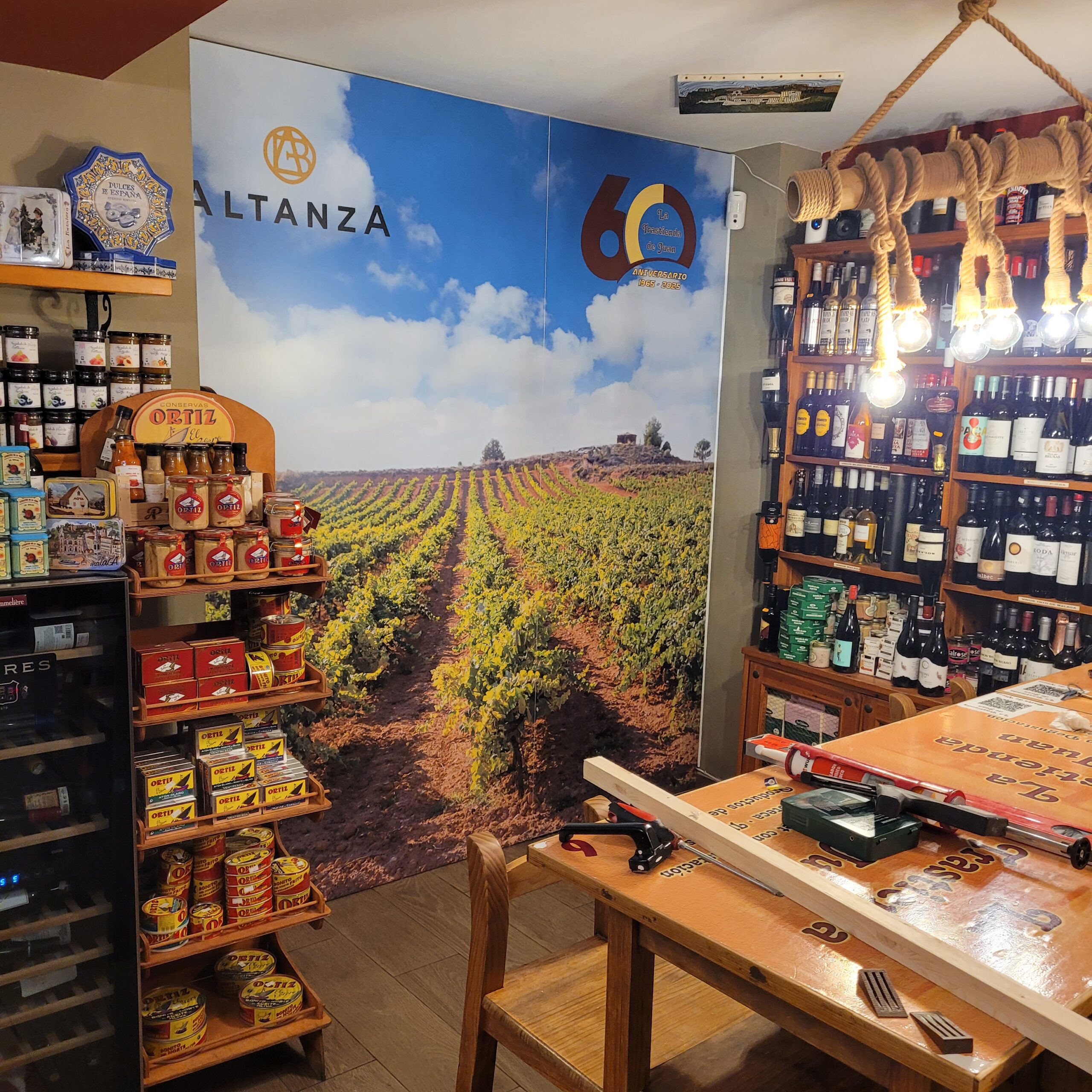 Fachadas comerciales en Málaga: control solar, diseño y casos reales