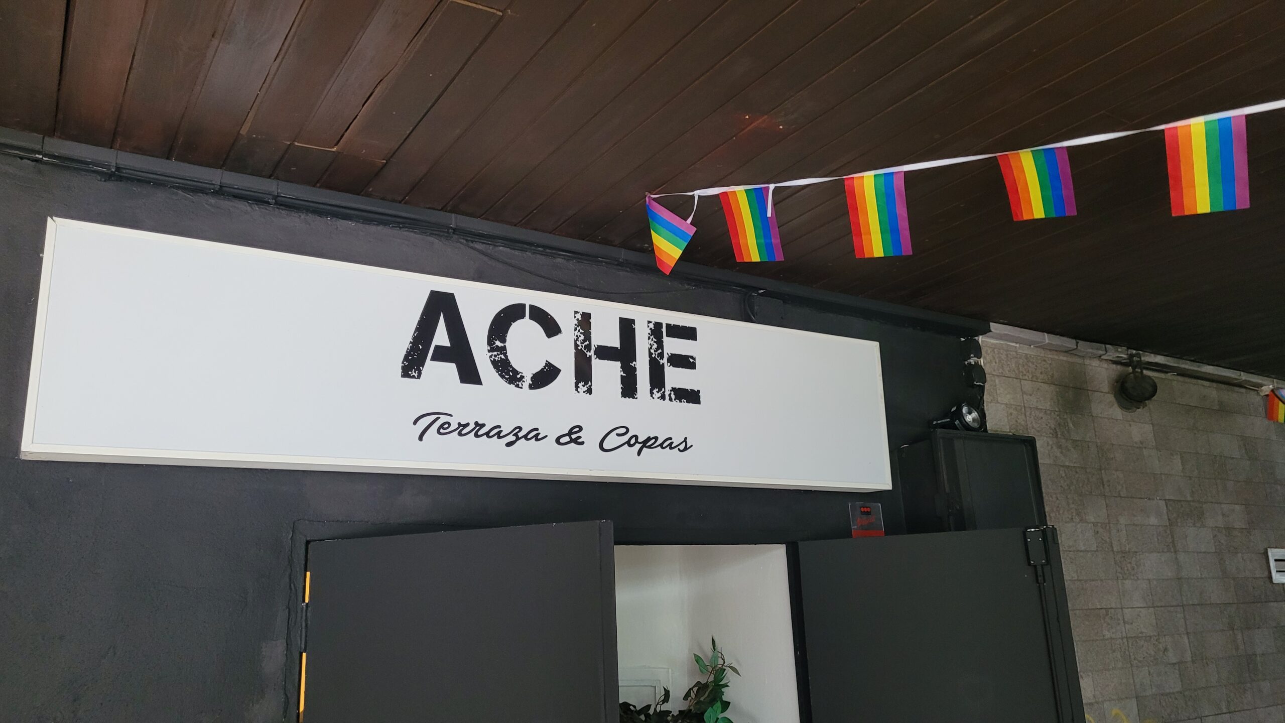 Vinilos para escaparates que aumentan ventas | Estrategias reales