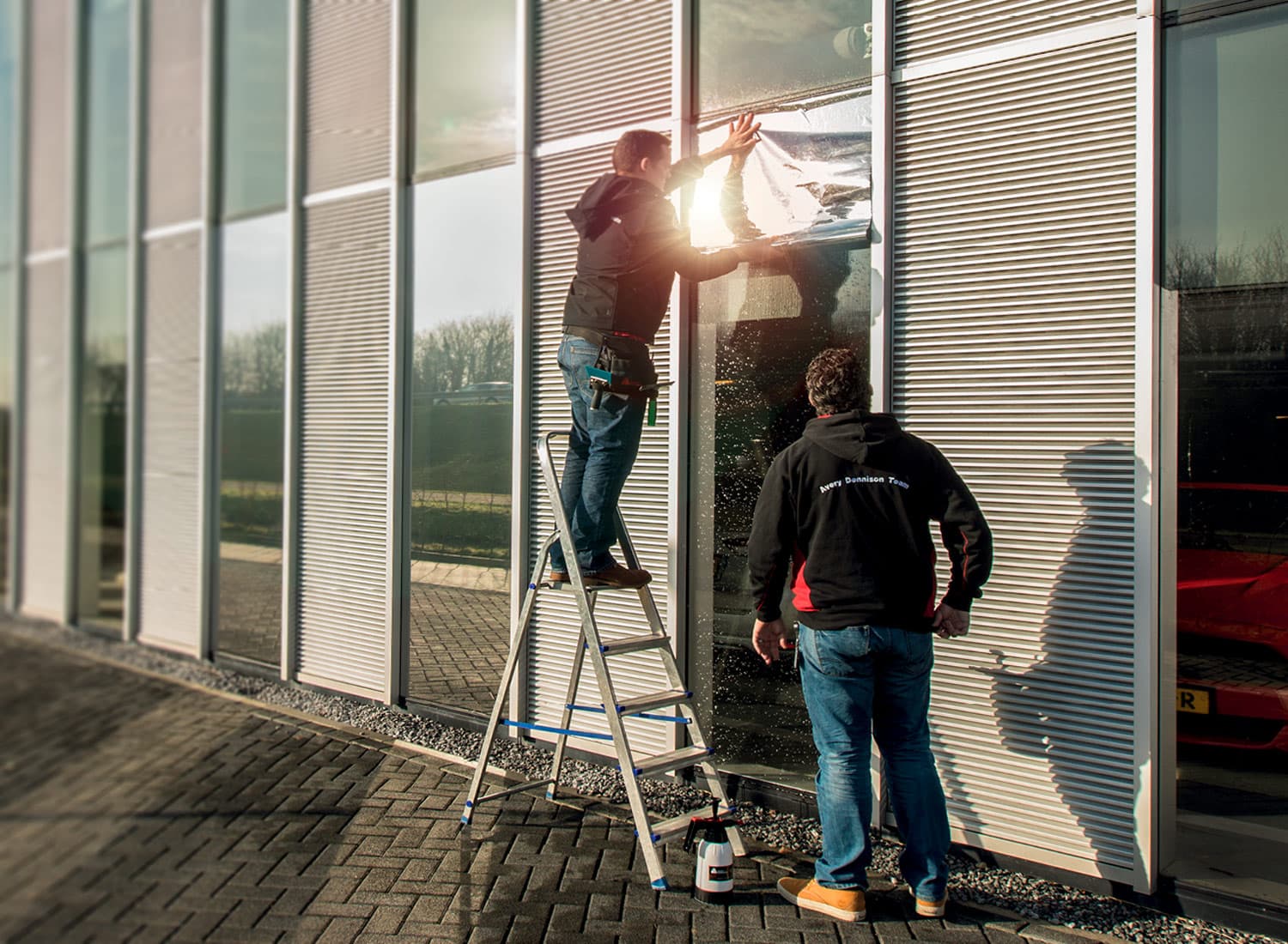 Instalamos láminas de control solar en Málaga para viviendas, oficinas y locales. Reduce el calor, ahorra energía y mejora el confort sin obras. Estudio sin compromiso.